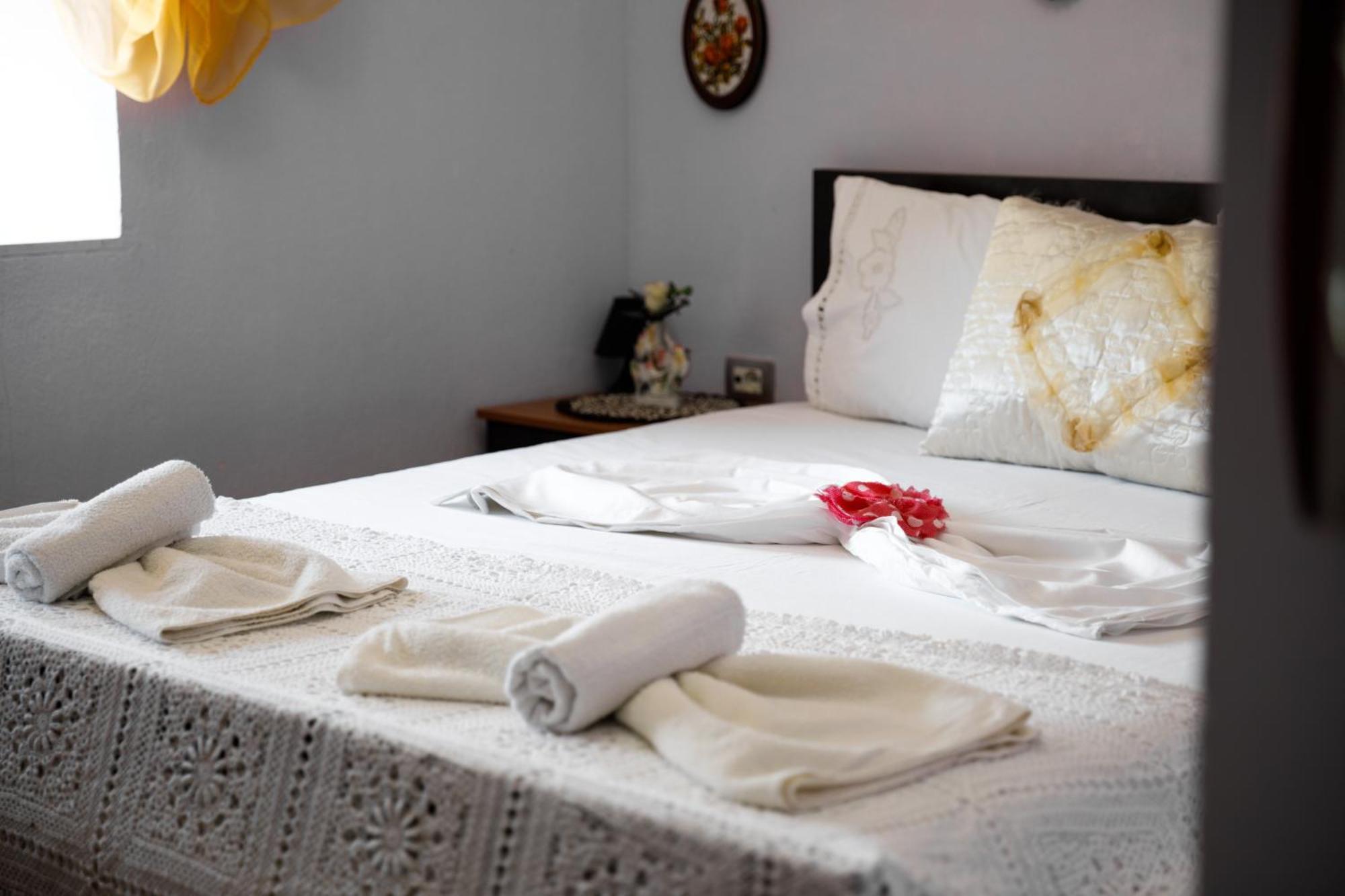 Leka Guesthouse Gjirokaster Bagian luar foto