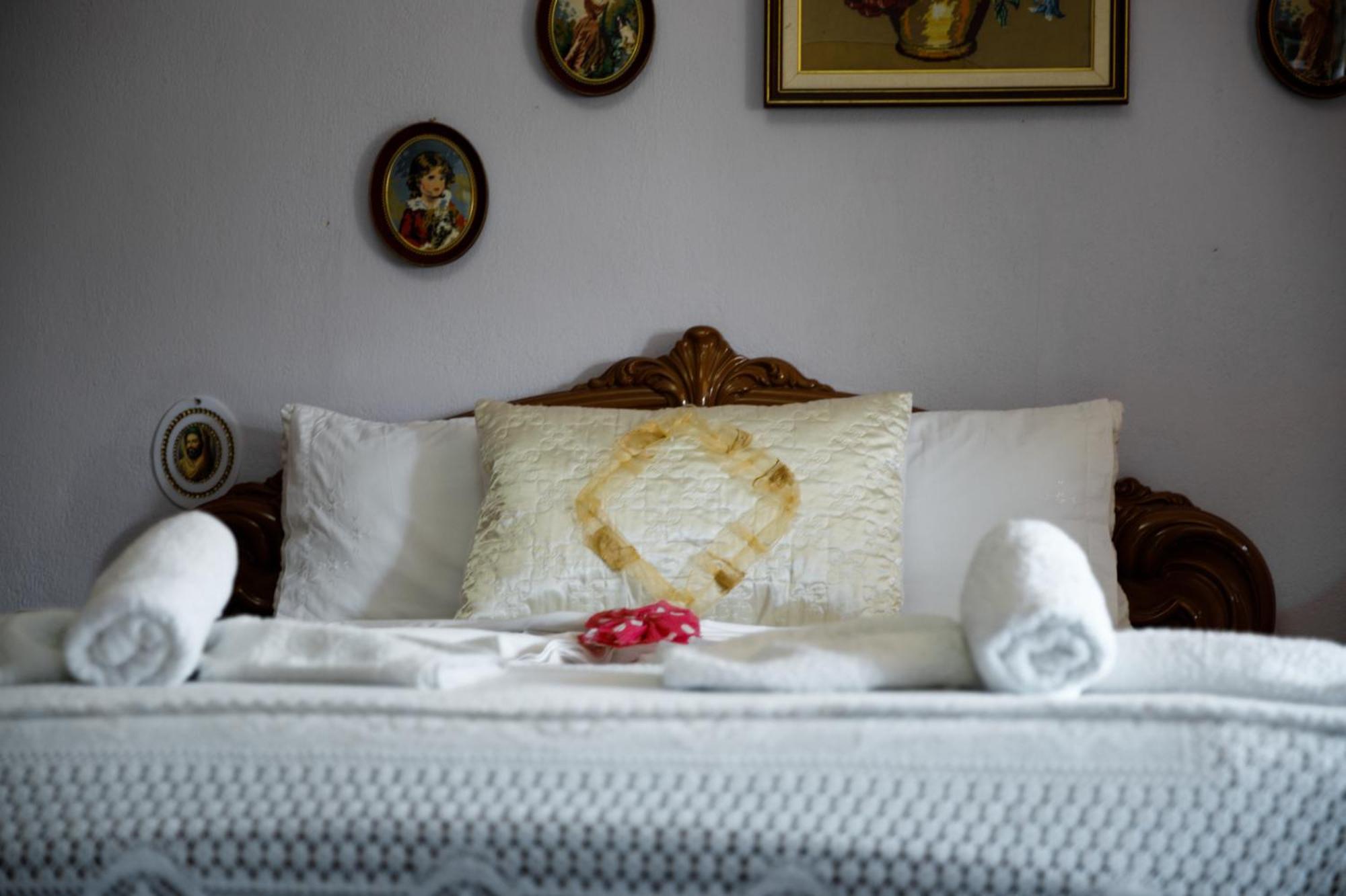 Leka Guesthouse Gjirokaster Bagian luar foto