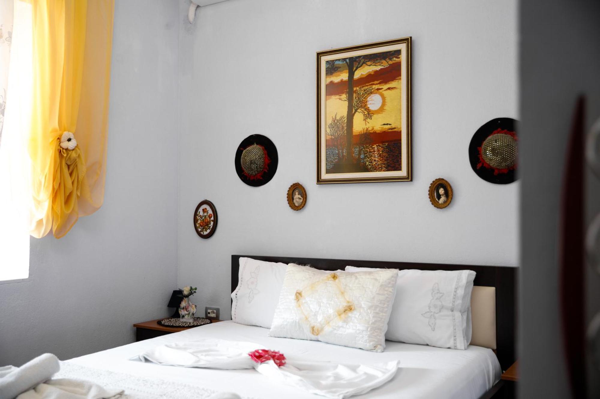 Leka Guesthouse Gjirokaster Bagian luar foto