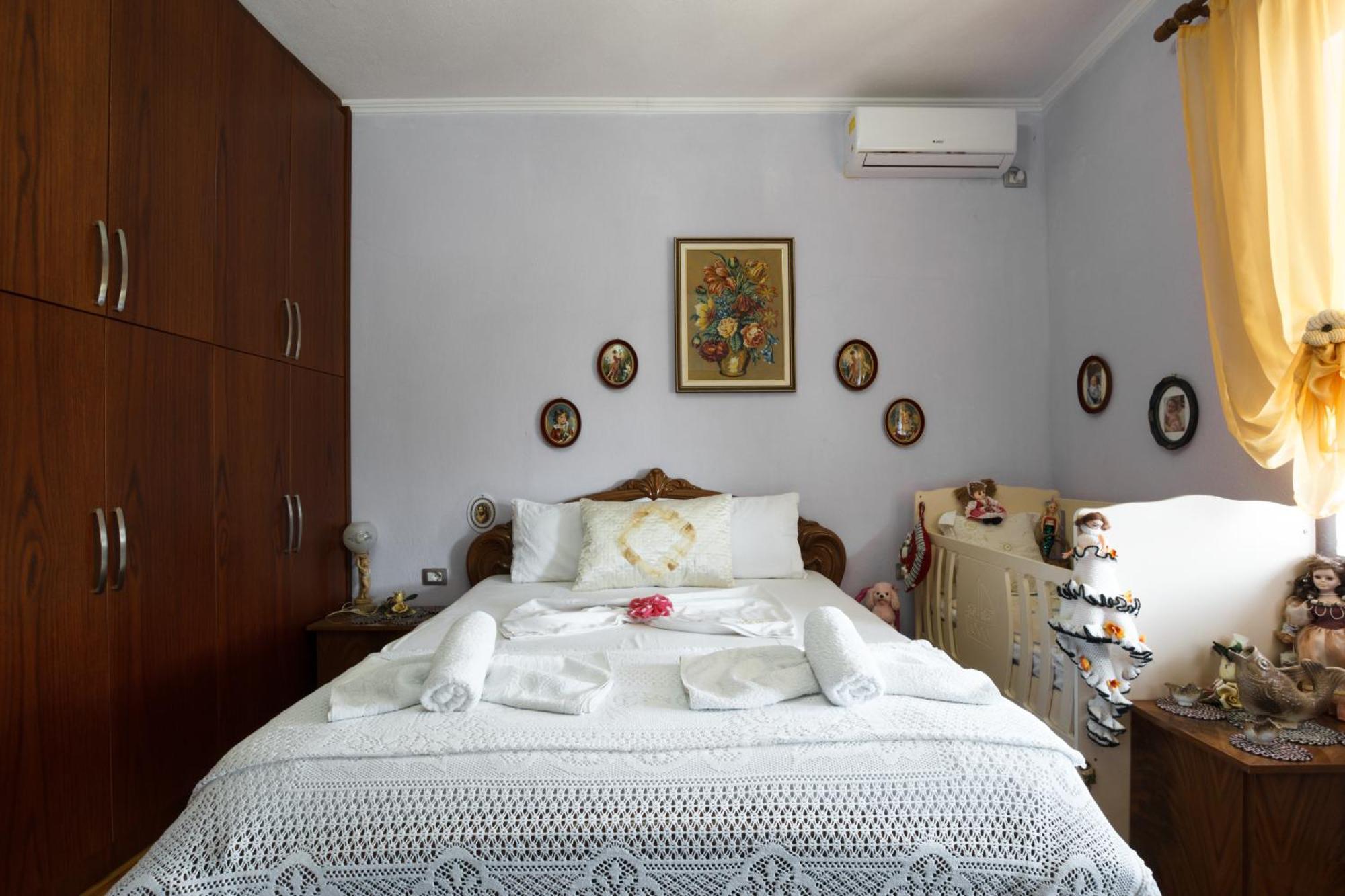 Leka Guesthouse Gjirokaster Bagian luar foto
