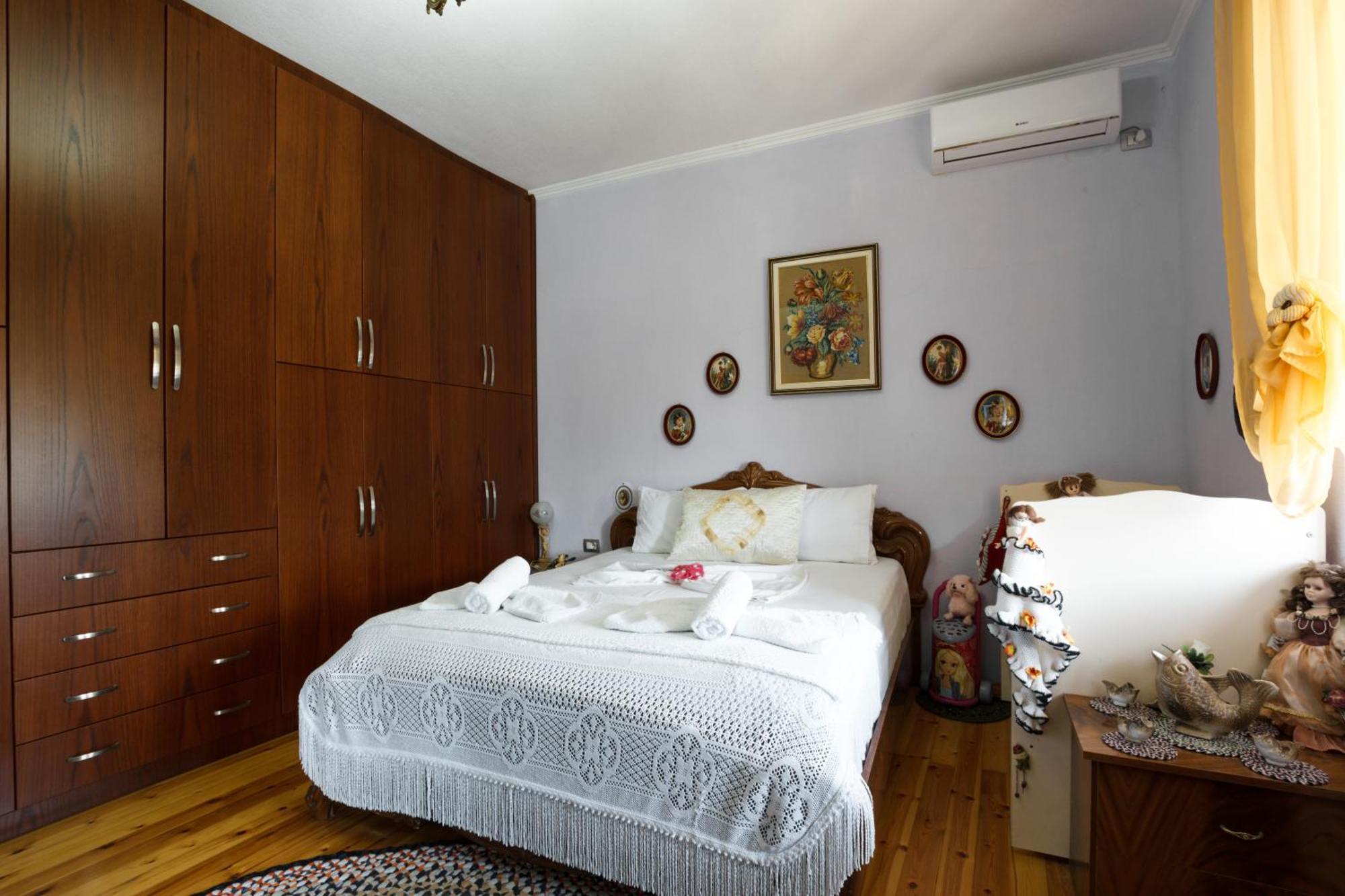 Leka Guesthouse Gjirokaster Bagian luar foto