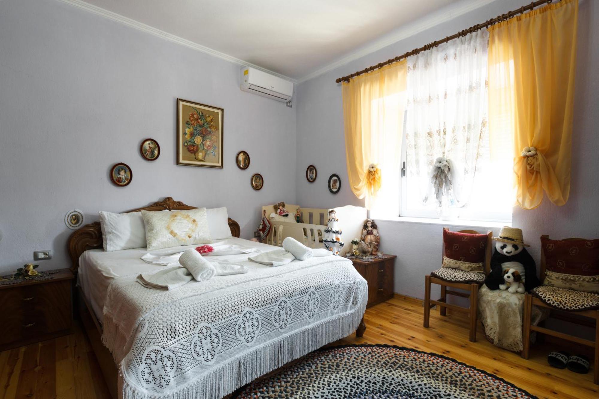Leka Guesthouse Gjirokaster Bagian luar foto